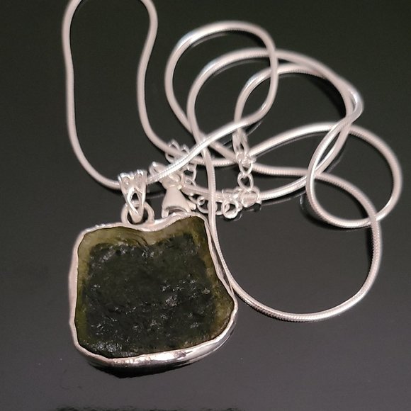 Moldavite Pendant necklace-Moldavite Jewelry -Unisex necklace - Picture 6 of 7